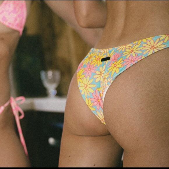 TRIANGL MICA CHEEKY SKY FLORAL VELVET SET NO BAG NWT VELVET - Picture 2 of 7